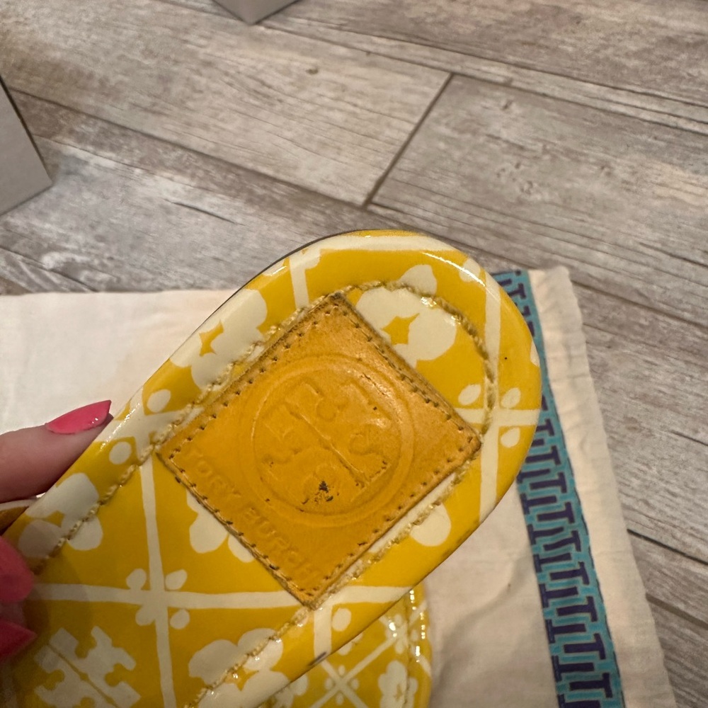 Tory Burch Yellow Floral Sandals sz 7 - Picture 2 of 4